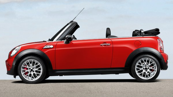 John Cooper Works, тунинг поделението на MINI, никога не е разочаровало, що се отнася до динамика и пътно поведение. Намерихме няколко обяви в рамките на 5500 евро и с пробег под 160,000 км. 
